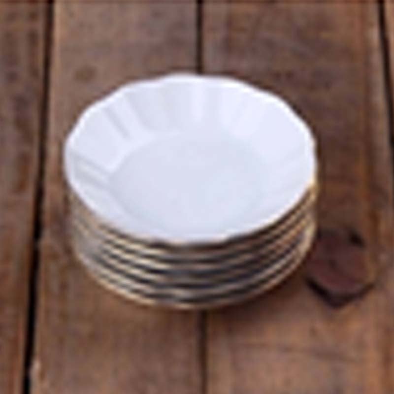 The porcelain saucer