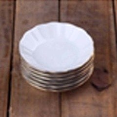 The porcelain saucer