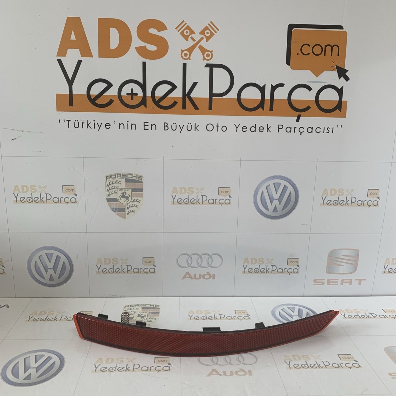 Audi A4 2016 Sonrası Sağ Arka Tampon Reflektörü Orijinal