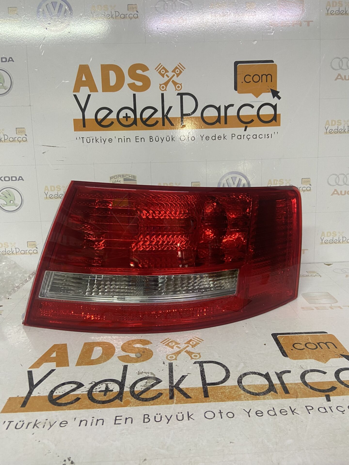 Audi A6 2005 Sonrası Stop Lambası Sağ Orijinal 4F5945096L