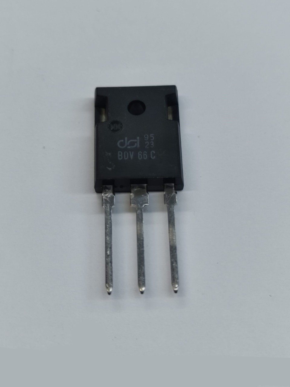 BDV66C       TO-3PN       16A 140V    NPN POWER DARLINGTON TRANSISTOR