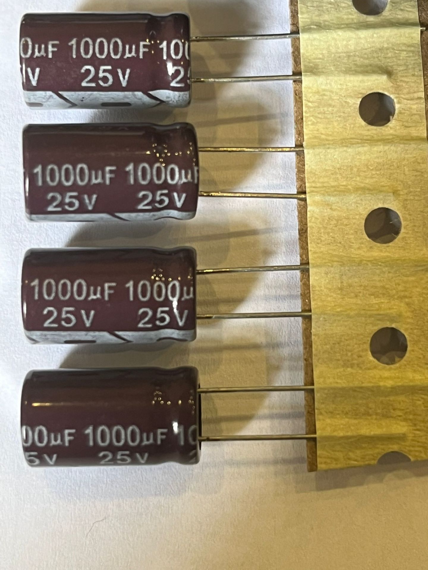 1000UF 25V  105C   ELEKTROLİTİK ALÜMİNYUM KONDANSATÖR