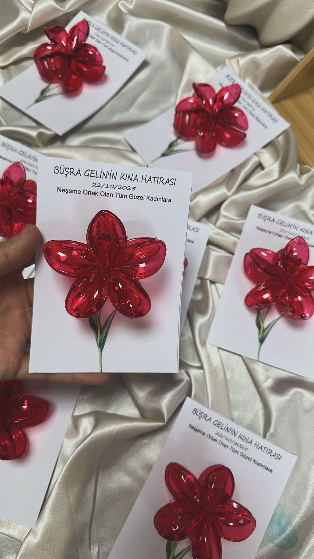 Kırmızı Lotus Toka 12 adet (8 cm)