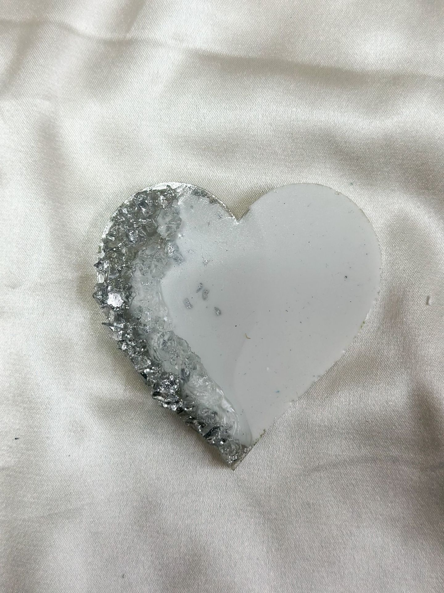 Kalp Taş Varaklı  Epoksi Magnet Gümüş