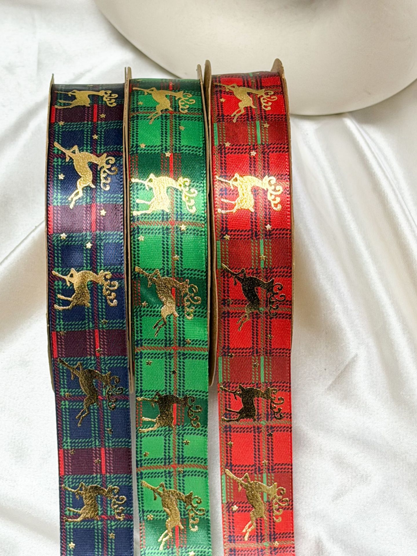 Gold Geyik Desenli Yılbaşı Ekose Kurdele 10 metre 2.5 cm