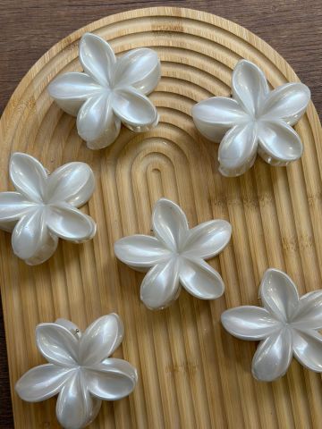 Sedefli Beyaz Lotus Toka 8cm (12adet)