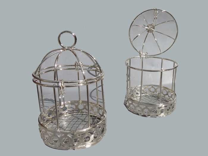 Altı Yuvarlak Desenli Metal Kafes Gümüş