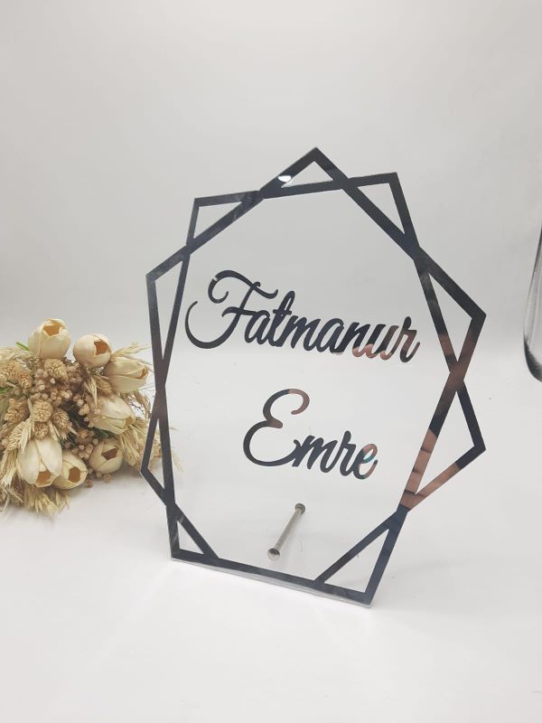 Çokgen Masaüstü İsimlik Pleksi 30x25cm Gümüş