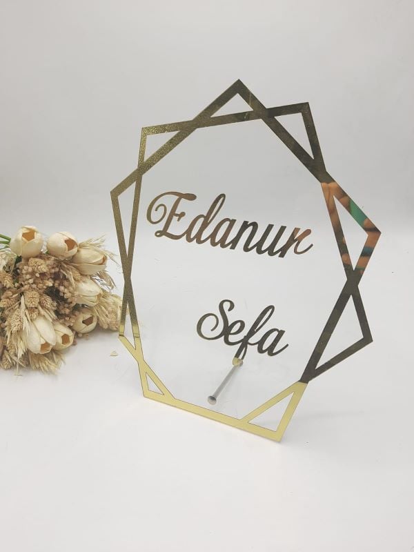 Çokgen Masaüstü İsimlik Pleksi 30x25cm Altın