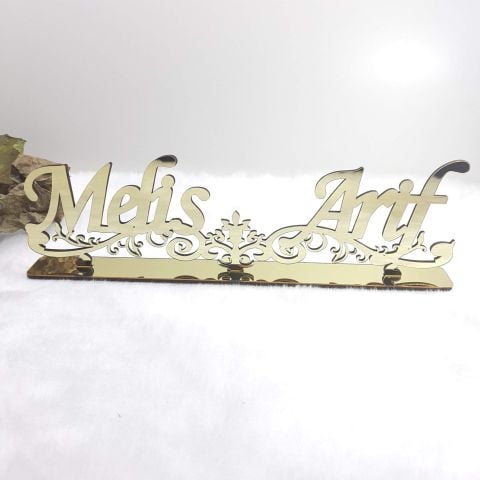 Süslü Ayaklı Masaüstü İsimlik Pleksi 40x15cm Altın