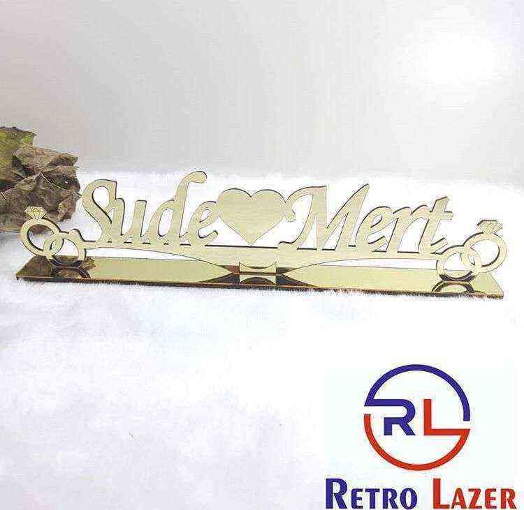 Ortada Kalp Süslü Masaüstü İsimlik Pleksi 40x15cm