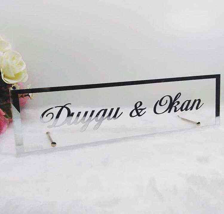 Baton Şeffaf Masaüstü İsimlik Pleksi 40x10cm