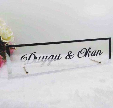 Baton Şeffaf Masaüstü İsimlik Pleksi 40x10cm