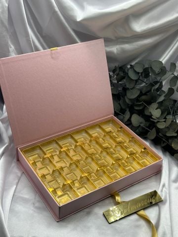 24 Yuvalı Çikolata  Kutusu Pembe