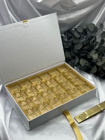 24 Yuvalı Çikolata  Kutusu Beyaz