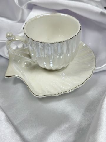 Söz Kahve Fincanı İstiridye