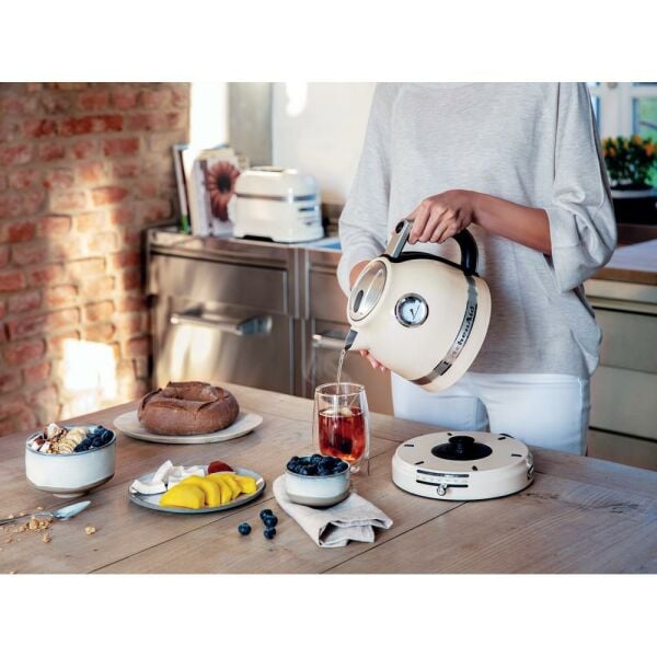 KitchenAid Artisan 5KEK1522EAC Almond Cream 1,5 Litre Kettle