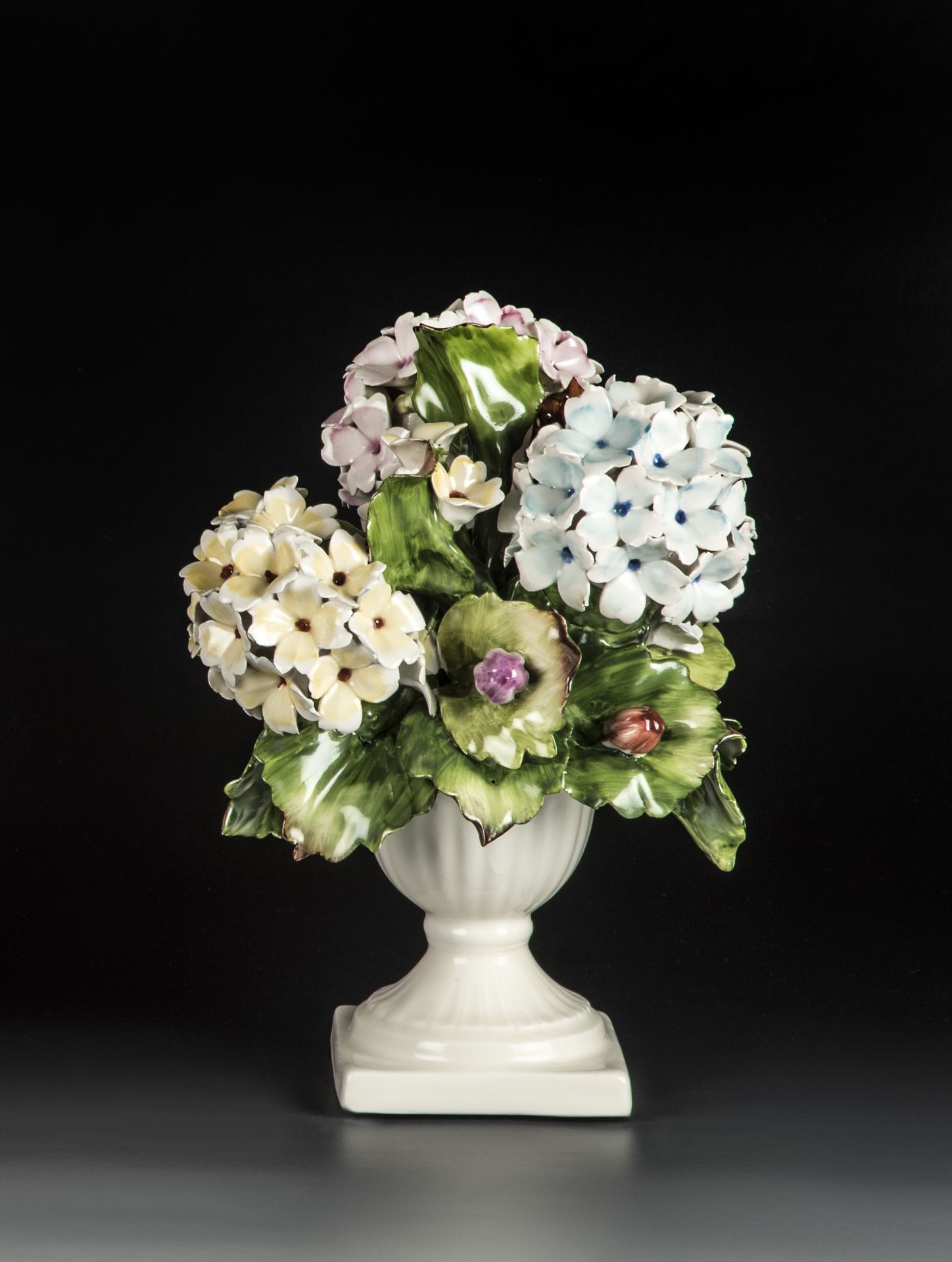 I BORBONE CUP WITH HYDRANGEAS h: 28 cm.