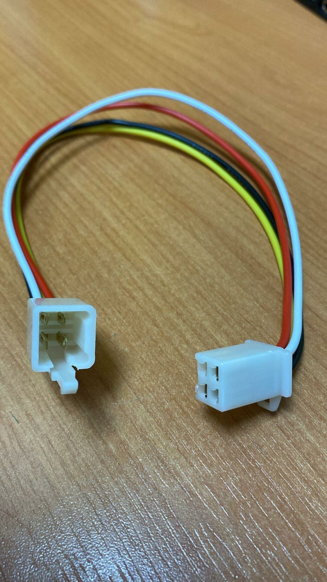 SOKET 4 LÜ KABLOLU OTO TEYP İÇİN