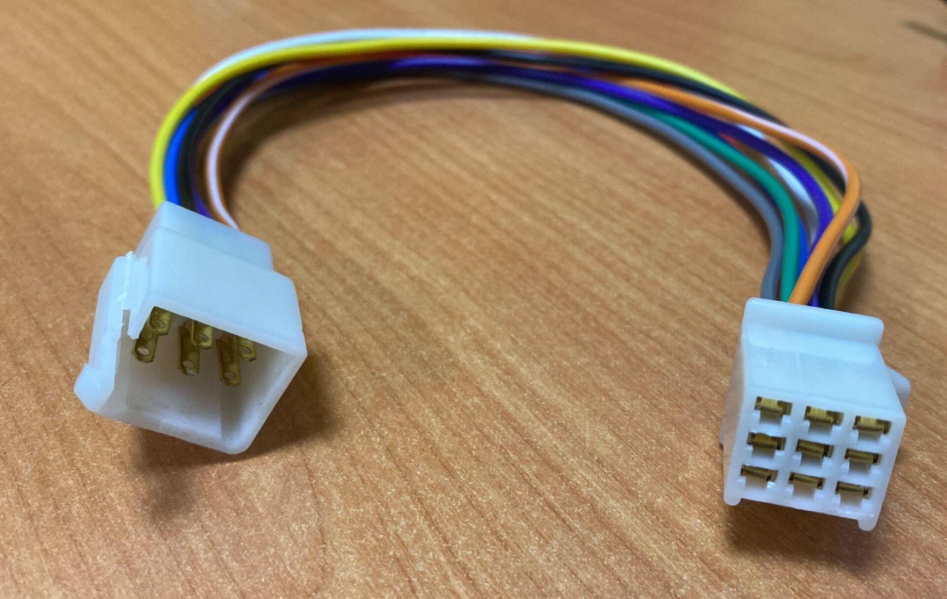 SOKET 9 LU KABLOLU OTO TEYP İÇİN