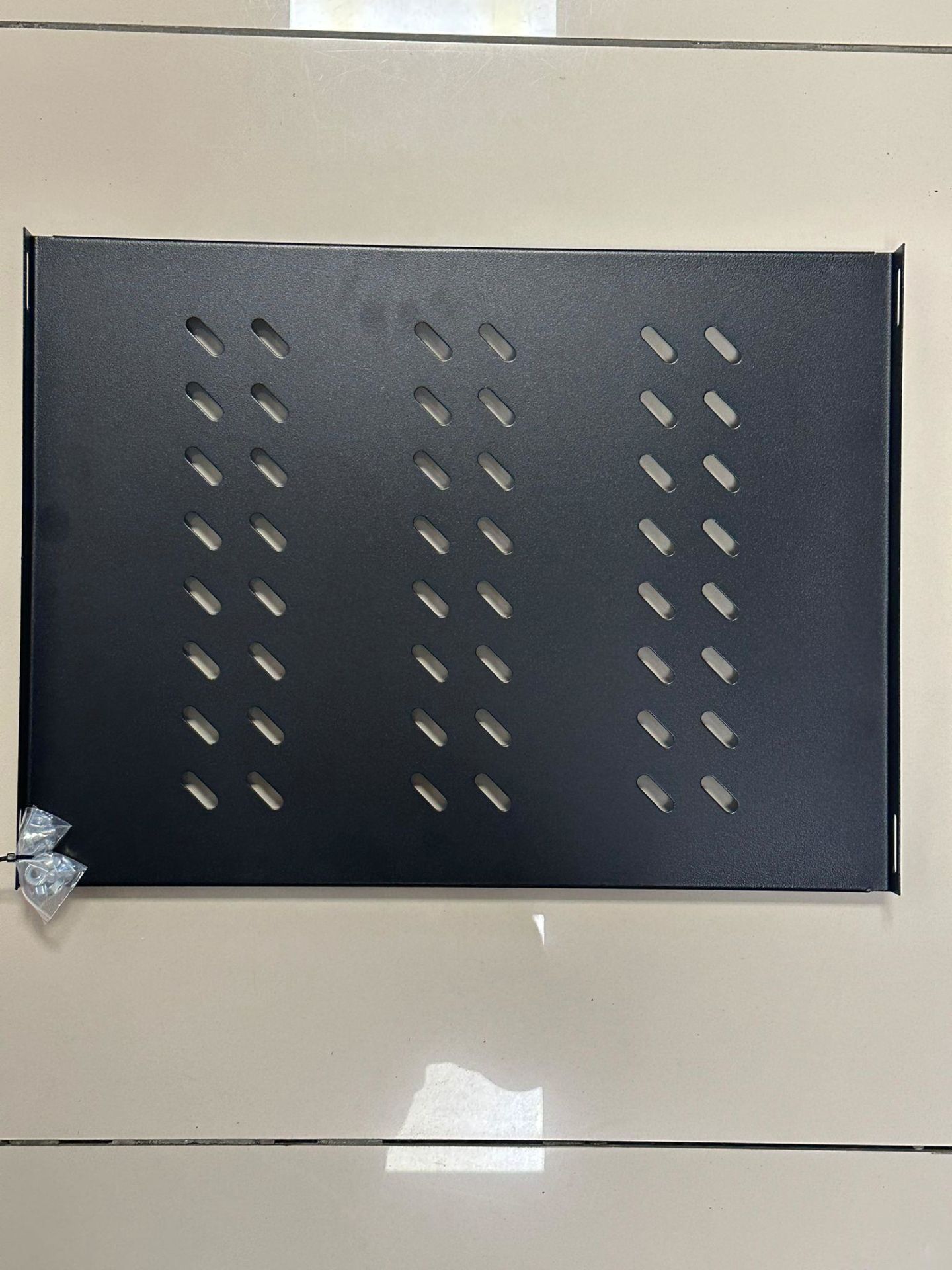 RACK KABİN RAFI YANDAN MONTAJLI ÖLÇÜLER 465X350 MM