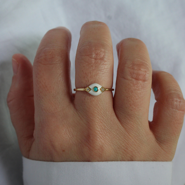 Beyaz Mineli Göz Yüzük