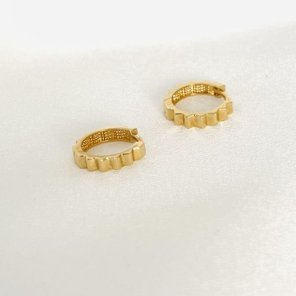 Linda Altın Tasarım Küpe