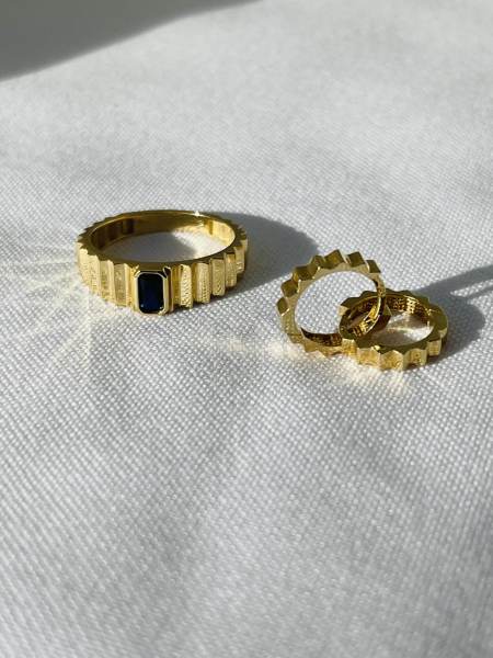 Linda Altın Tasarım Küpe