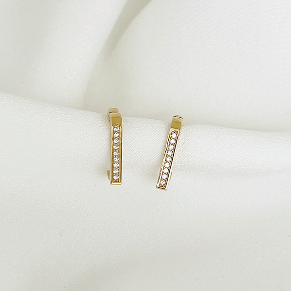 Taşlı Nal Altın Tasarım Küpe