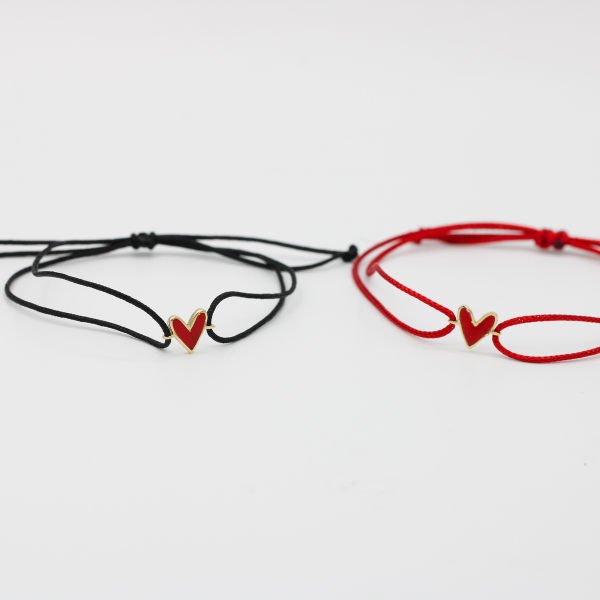 Kırmızı Kalpli İp Bileklik