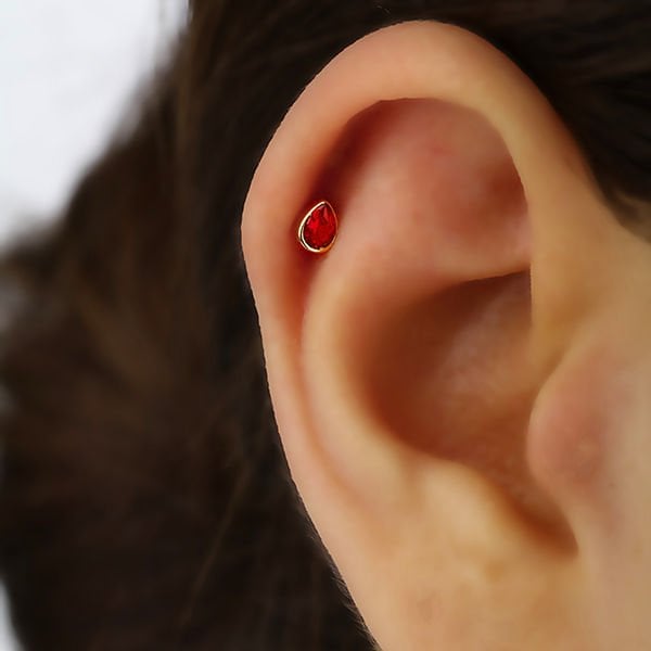 Damla Renkli Taş Tragus