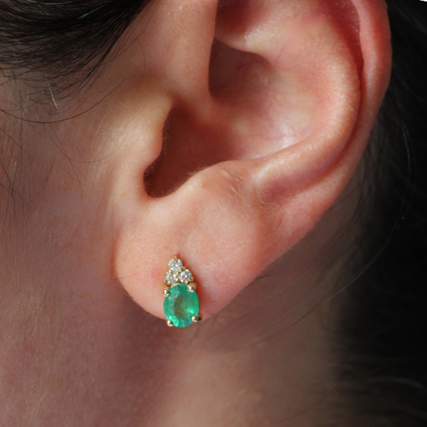 Zümrüt Taşlı Küpe