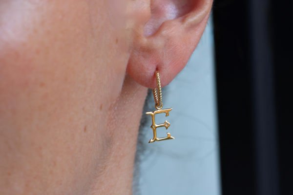 E Harf Burgu Halka Küpe