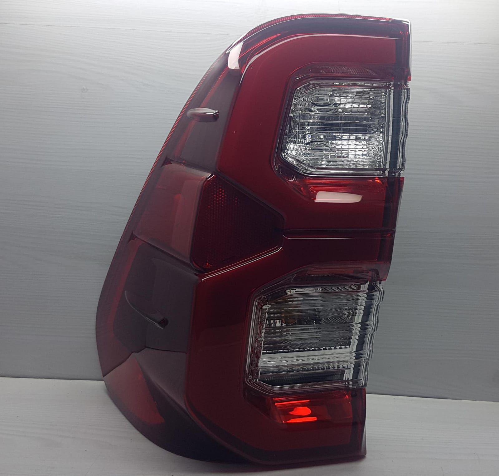 STOP HILUX SOL 21-23 DUYLU LEDLI