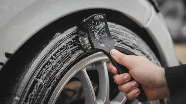 Auto Finesse Rubber Scrubber Lastik Temizleme Fırçası