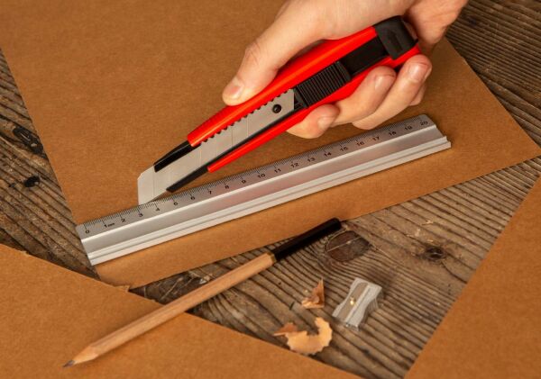 Barmax Profesyonel Maket Bıçağı Metal Gövde (18 mm) MB353117