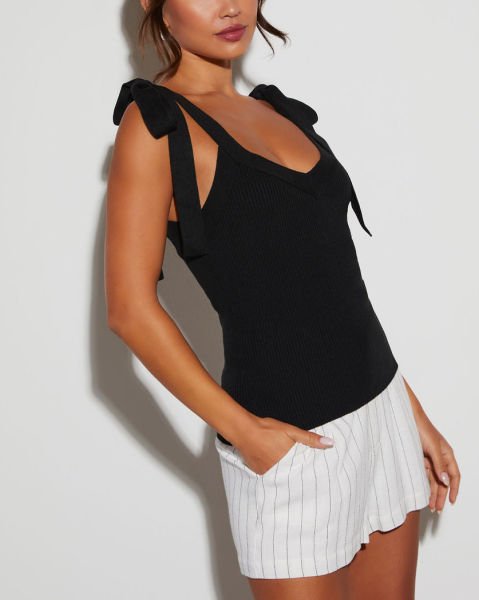 BLACK VEST TOP