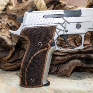 Sig Sauer P 226 Çift Motif Çizgi Ceviz Ahşap Silah Kabze