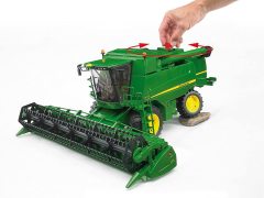 Bruder John Deere T670İ Biçerdöver BR02132