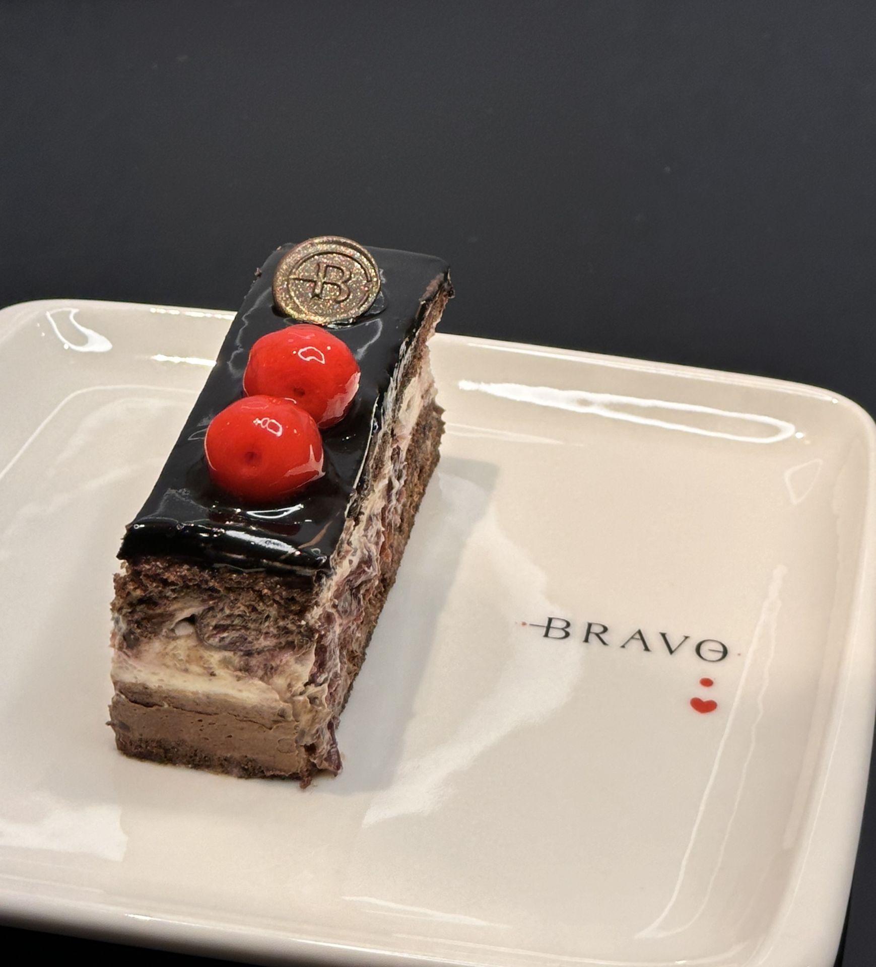 Vişne Çikolatalı Dilim Pasta