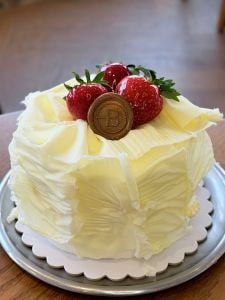 Çilek Bademli Pasta