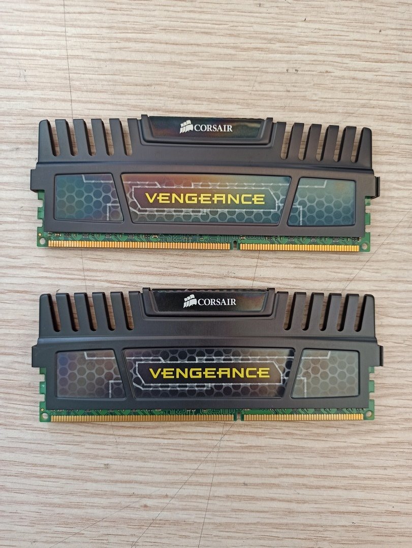 Corsair Vengeance CMZ8GX3M1A1600C9 8 GB+ 8GB DDR3 1600 MHz 16 GB