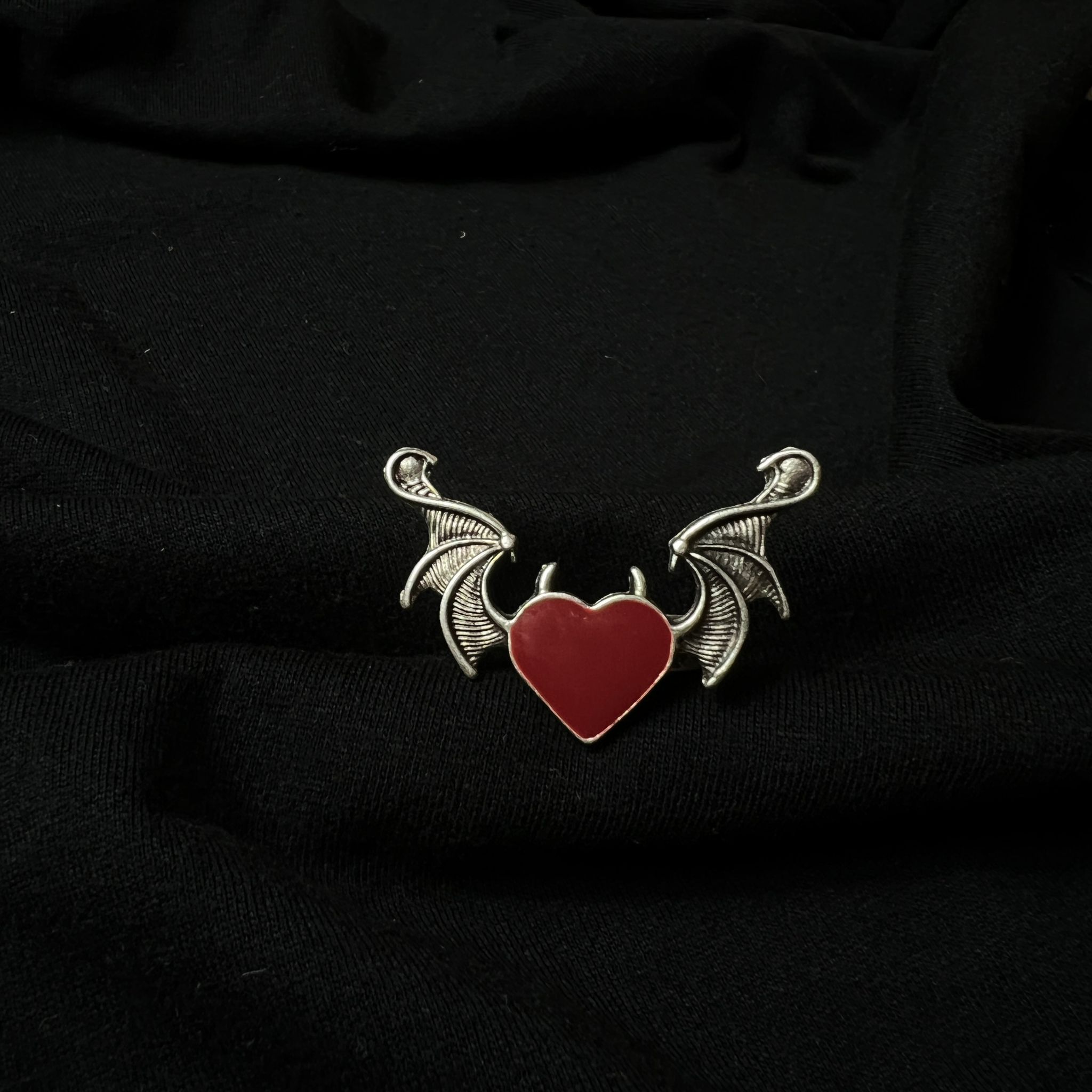 Devil Red Heart Wings Yüzük