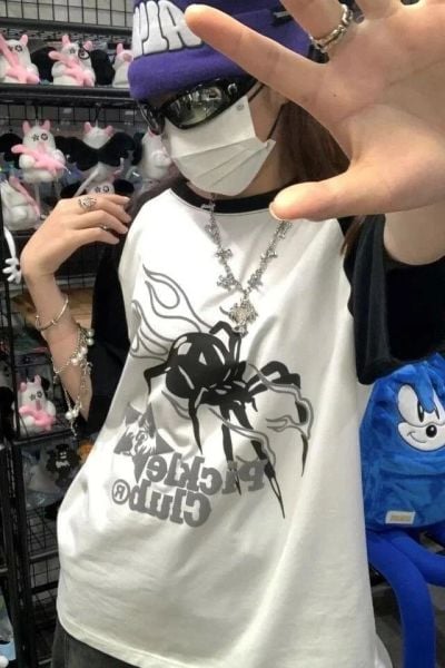 Beyaz Unisex Siyah Reglan Spider Pickle Club T-Shirt