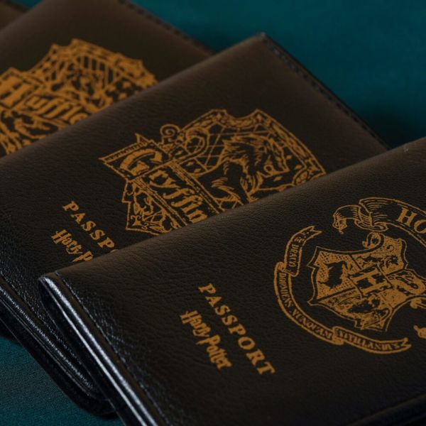 Hufflepuff Pasaport Kılıfı Lisanslı Suni Deri