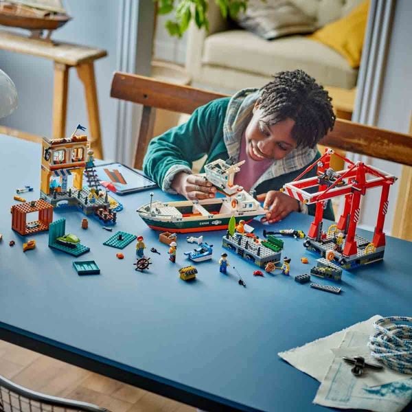 LEGO City Yük Gemili Liman LCT-60422 Yapım Oyuncak Seti