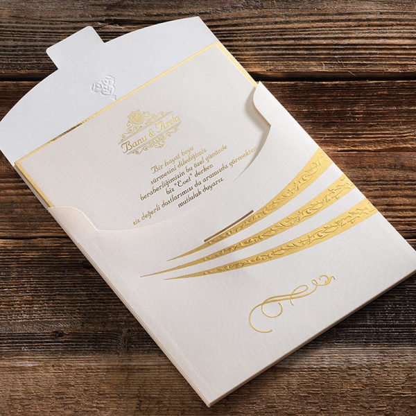 Düğün Davetiyesi Er-4042 | Altın Yaldız Varak Desenli Krem Renk Kapaklı Zarflı Altın Yaldız Varak Kenarlı Kalın Vip Lüks Davetiye