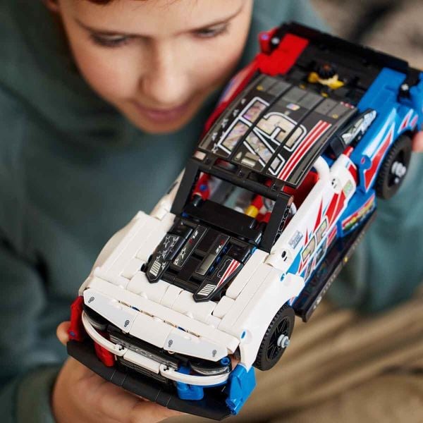 LEGO Technic NASCAR Yeni Nesil Chevrolet Camaro ZL1 LTC-42153 Oyuncak Araba