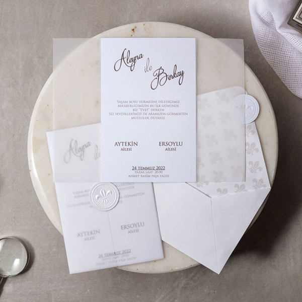 Düğün Davetiyesi İkw-40431 | Buzlu Asetat Katlamalı Cepli Beyaz Renk Kağıt Mühürlü Modern Davetiye