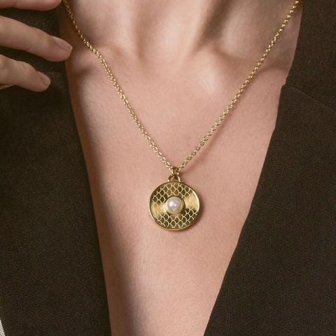 Salamander Cabochon Pearl Gold Necklace